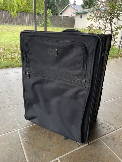 Tumi 24" Upright Expandable Wheeled Short Trip Suitcase 22024DH Rolling Luggage