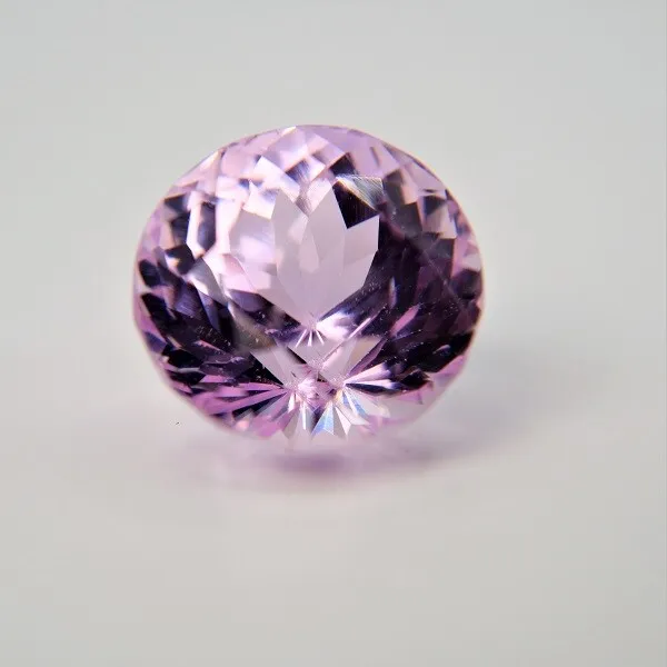 1x Kunzit -  Rund Pink facettiert m.Turmalinnadeln 18,10ct. 15,0x12,5mm (1723A)