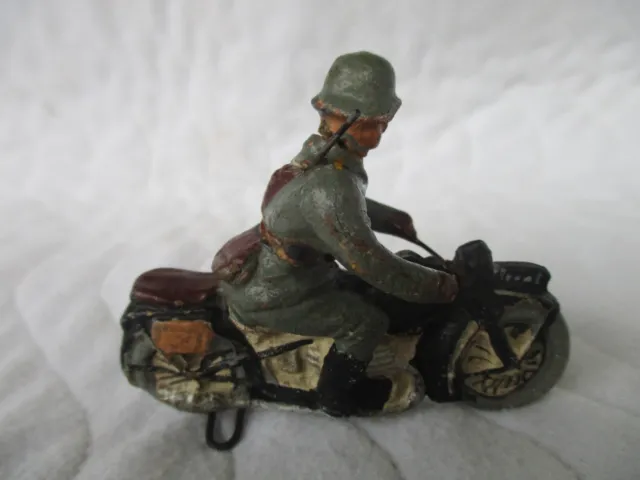 Wehrmacht Soldat Kradmelder mit Motorrad aus Elastolin / Lineol