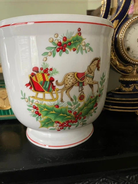 Vista Alegra Christmas Planter