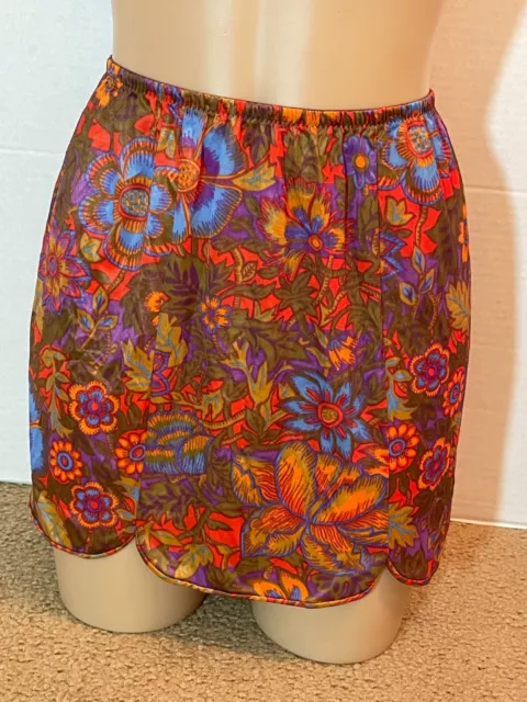 Vtg VANITY FAIR Mod Floral SILKY NYLON Short MINI Half Slip Small 60s Fun!