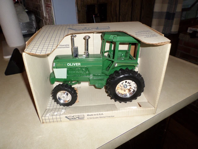 Oliver 1/16 1988 spirit of oliver tractor NIB