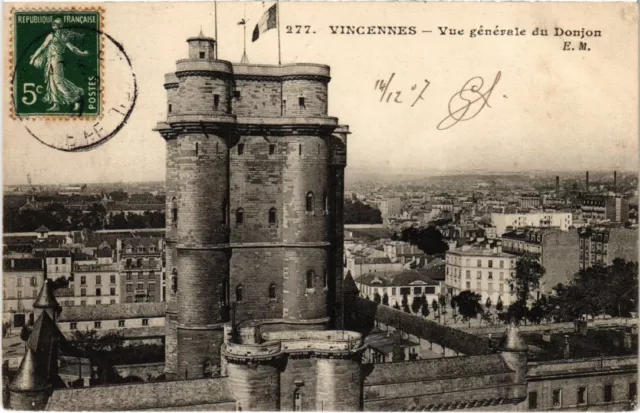 CPA Vincennes vue generale du Donjon (1347389)