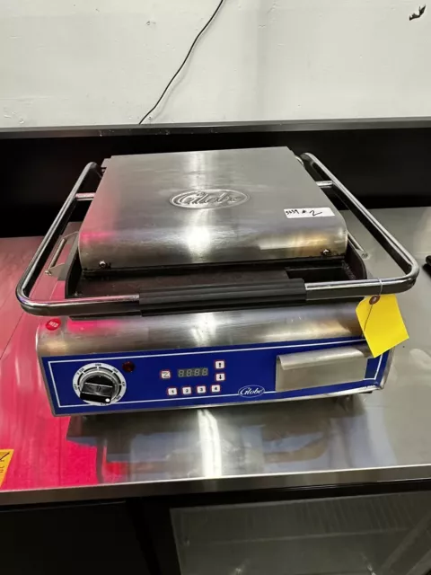 2019 Globe Deluxe Sandwich Grill with Flat Plates  14" x 14" Cook Surface 120V
