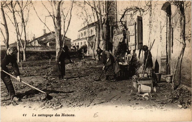 CPA AK Le Cleanse des Maisons (615187)