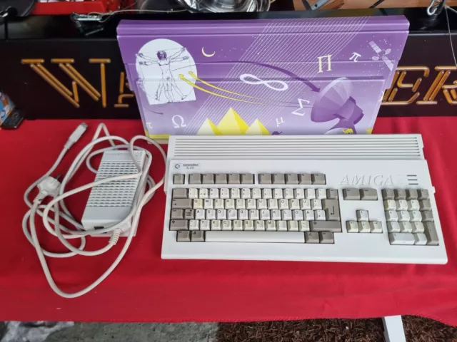 Commodore Amiga A1200 mit Netzteil