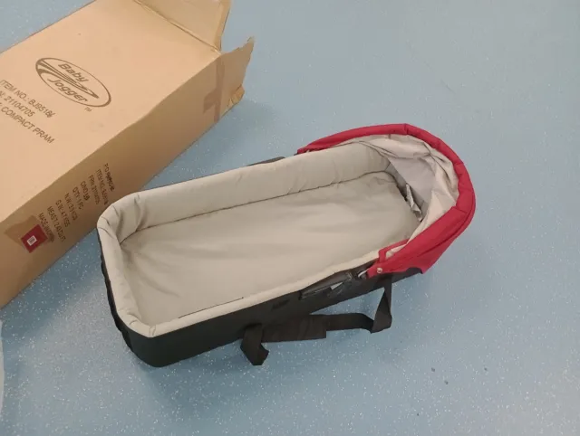 Baby Jogger Kompakt Kutsche schwarz mit rotem Baldachin Neu im Karton Artikelnr. BJ95186
