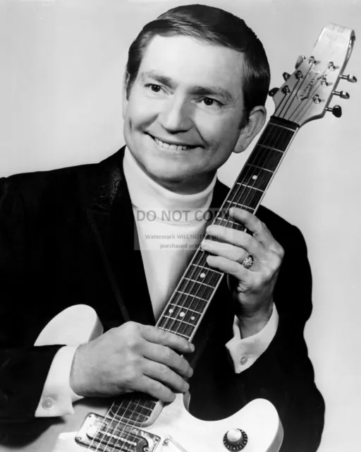 Willie Nelson Legendary Singer And Songwriter - 8X10 Publicity Photo (Ab-675)