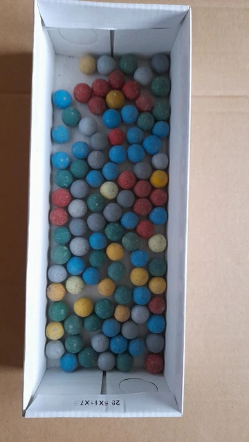 Jeu de 244 billes anciennes en terre cuite des années 1930-1950 – Le