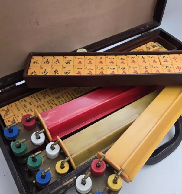 Vintage Royal Bakelite Mahjong Game Set With 144 Butterscotch Tiles & 5 Racks