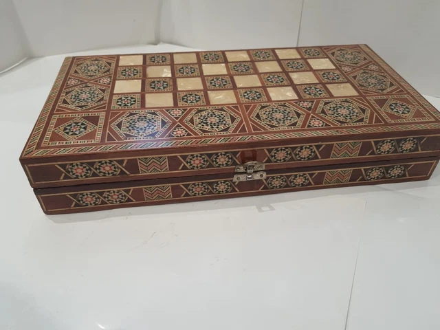 Mallette ancienne jeu de dames et backgammon - Ressourcerie Histoires
