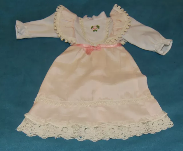 Altes Puppen Kleid für eine Puppe Gesamtlänge ca.31 cm aus Viskose mit Spitze