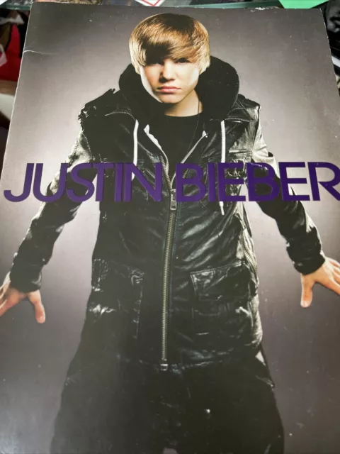 JUSTIN BIEBER 2010 MY WORLD TOUR Souvenir Concert Program Programme