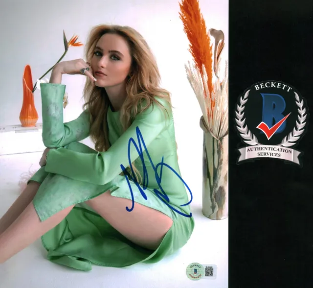 Kathryn Newton Signed Beautiful Blonde Actress 8X10 Photo Beckett Bas Coa