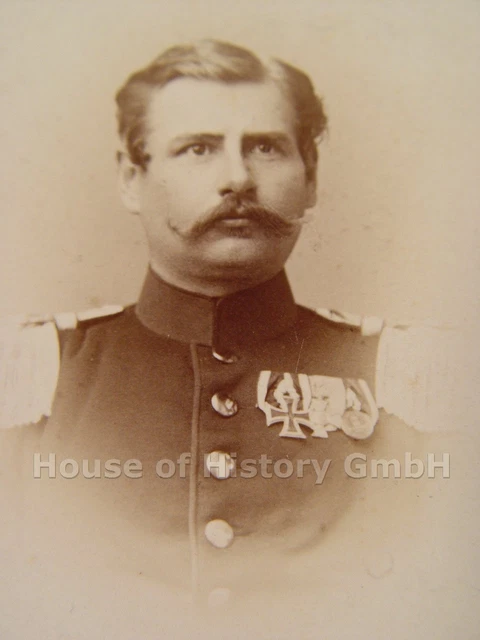 72855, Portraitfoto, CDV, Offizier mit 3er Ordensspange, Eisernes Kreuz 1870 2
