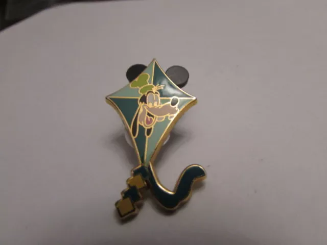 Disney DLR Cast Lanyard Series 3 - Kite (Goofy) Pin