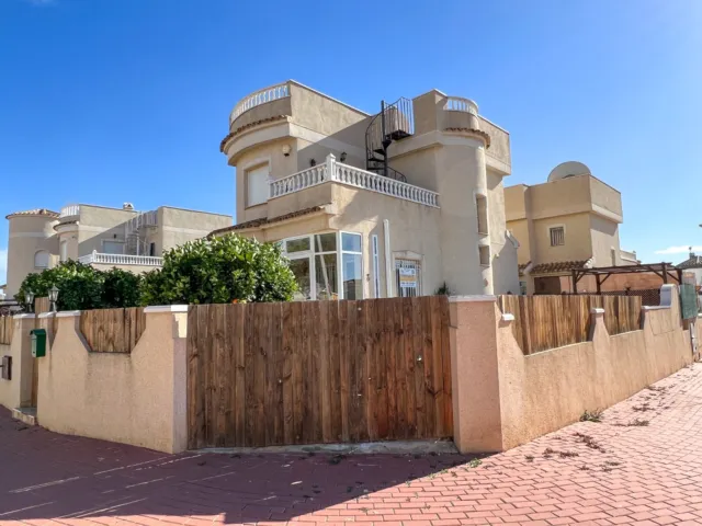 3 bedroom, detached, swimming pool, overseas property for sale spain