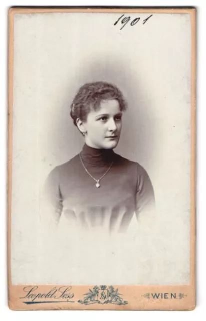 Photography Leopold Sess, Vienna, Mariahilferstrasse 177, portrait young lady with