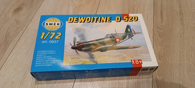 Maquette Avion Dewoitine D.520 (Seconde Guerre Mondiale) - Échelle 1:72 - Avec Présentoir - À Assembler
