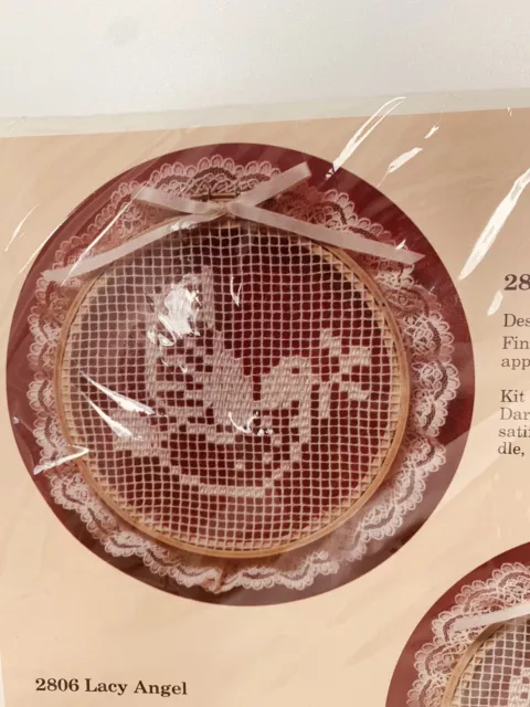 Kit de darning de red de encaje enmarcado The Creative Circle Symbolic Dove 2805 nuevo en paquete de colección