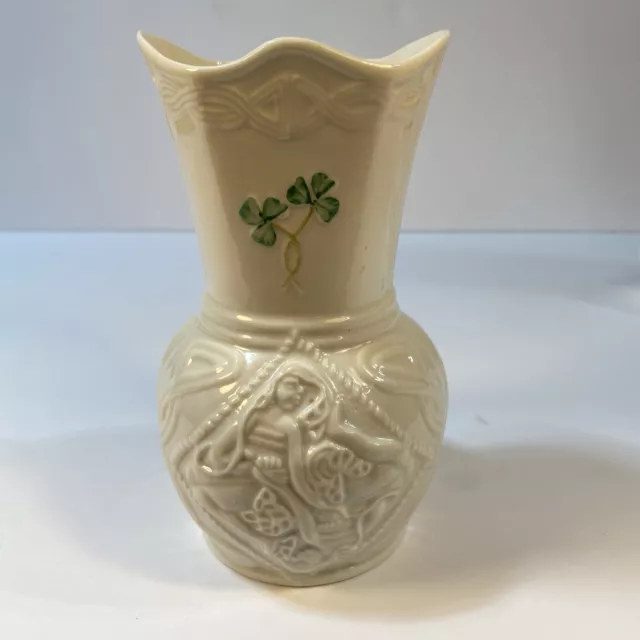 Belleek Durrow Mowling Vase 6” Shamrock Ireland