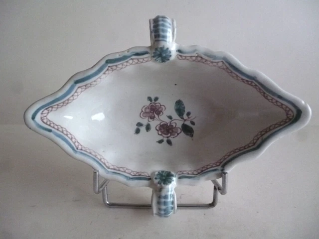 Saucière en faïence du sud ouest  époque 18éme Moustiers Nerver
