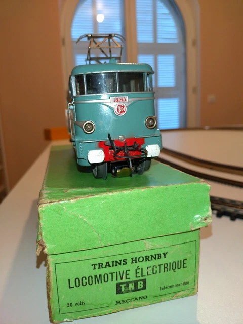 La locomotive électrique BB 8051 miniature Hornby Hachette échelle 0 O