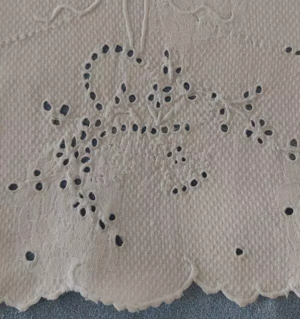 Antique Linen Hand Towel Eyelet Embroidered Wedding Basket Bow White Tea Bath Antique Linen Hand Towel Eyelet Embroidered Wedding Basket Bow White Tea Bath