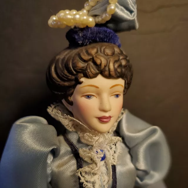 Avon Victorian Porcelain Doll Fashion of American Times Collection  Vintage 1987