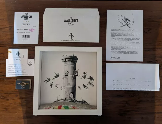 Juego De Caja Banksy Estampado Numerado Amurallado Fuera Del Hotel Más Extras