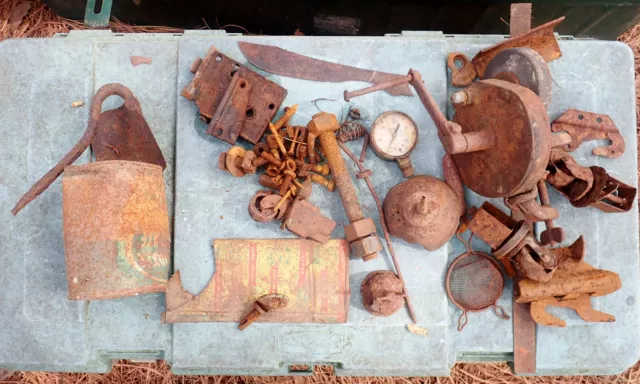 60 Assorted Pieces of Rusted Metal Industrial Salvage Rusty Tools Oil Wheel EB02