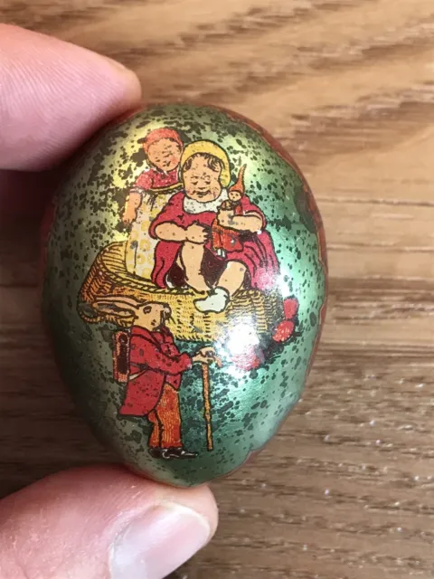 Jouet ancien en métal, tôle, œuf de Pâques.