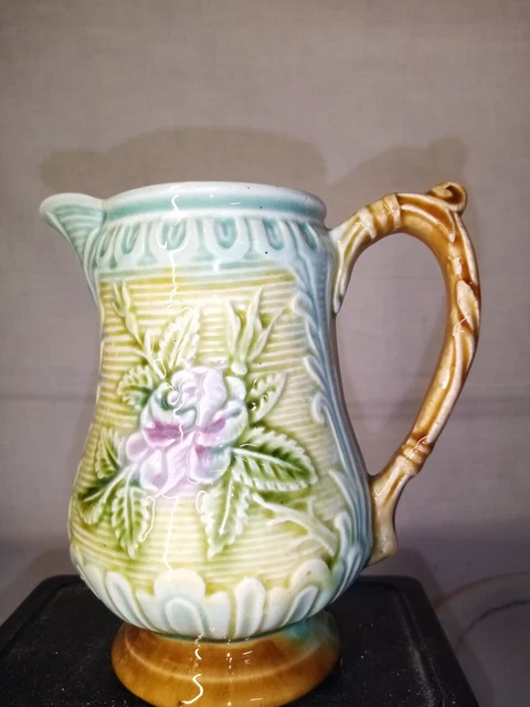Ancien  Petit pichet  / décor floral