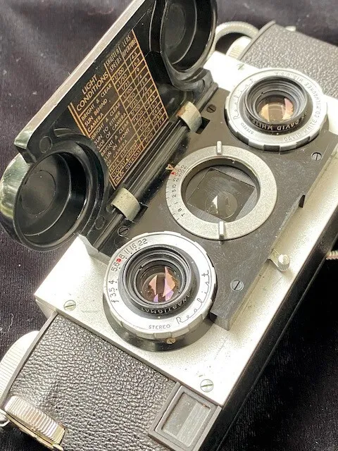 David White Stereo Realist camera 35 mm f/3.5 Lens - original leather case