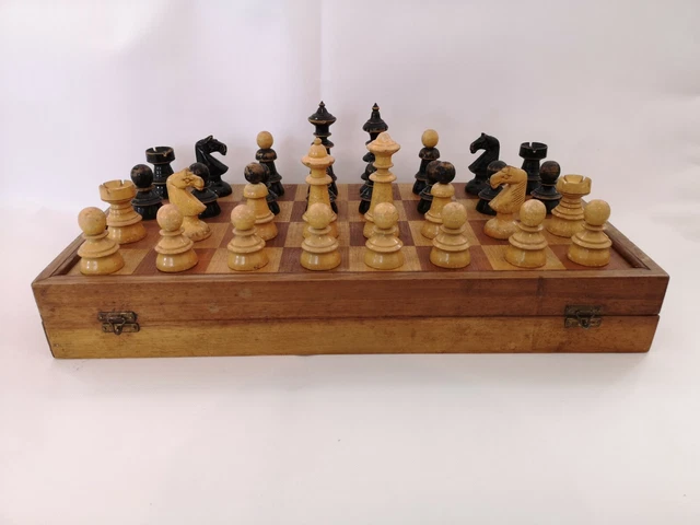 Scacchiera vintage marrone e bianca fatta a mano Made in Italy, | Deesup