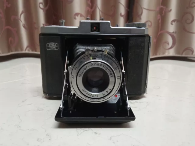 Macchina fotografica Nettar Novar Anastigmat con obiettivo f/4.5 75mm