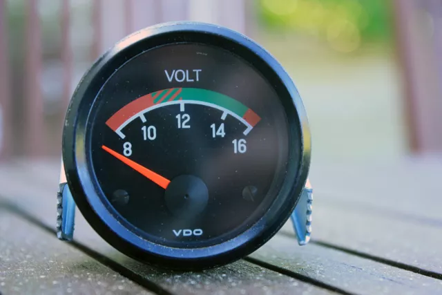 VDO Voltmeter Rundinstrument