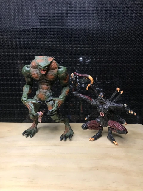 RESIDENT EVIL HUNTER & Chimera Vintage 1998 Toybiz Biohazard
