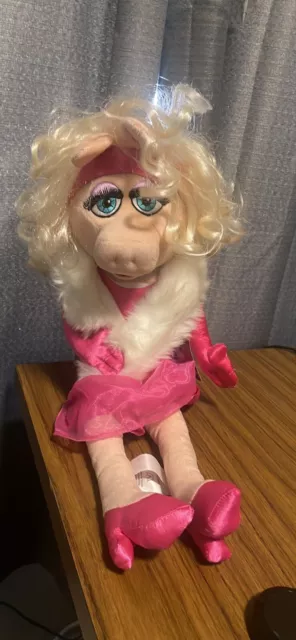 Disney Store Muppets Most Wanted 20" Miss Piggy in pink dress plush with tag