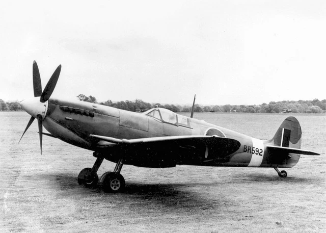PHOTO 7 x 5"  SUPERMARINE SPITFIRE B01
