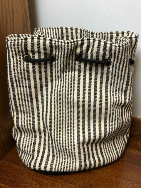 Universal Thread Women's Soft Sling Bucket Bag - Black, White