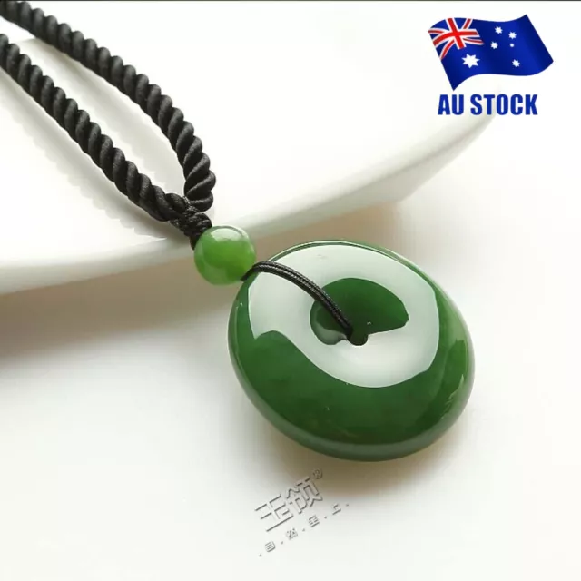 290+ Chinese Jade Necklace Stock Photos, Pictures & Royalty-Free Images -  iStock | Chinese knots