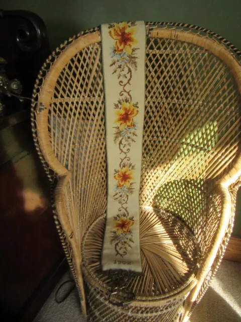 Tirón de campana con aguja de tapiz vintage con accesorios de latón colgante de pared .1962