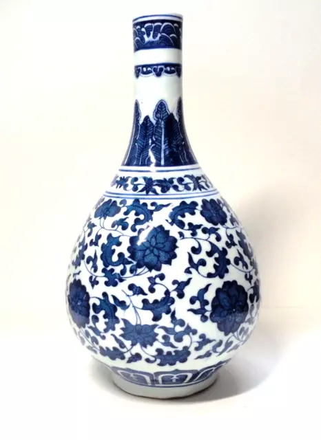 Lovely Chinese Bottle shaped Vase Qianlong Mark 9 ½ inch
