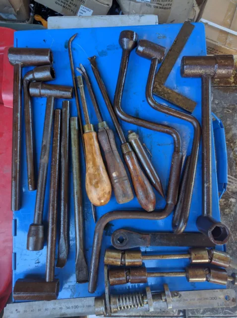 19 PCs collectible odd tools