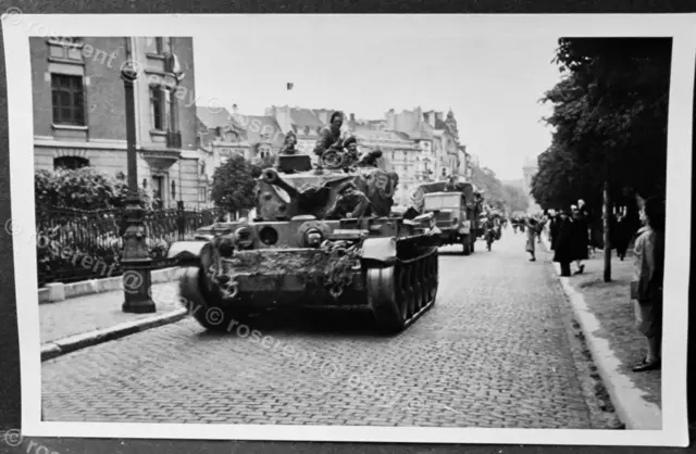 WW2 a Cromwell tank of 15th/19th Kings Hussars Sept 1944 - Real Photo postcard