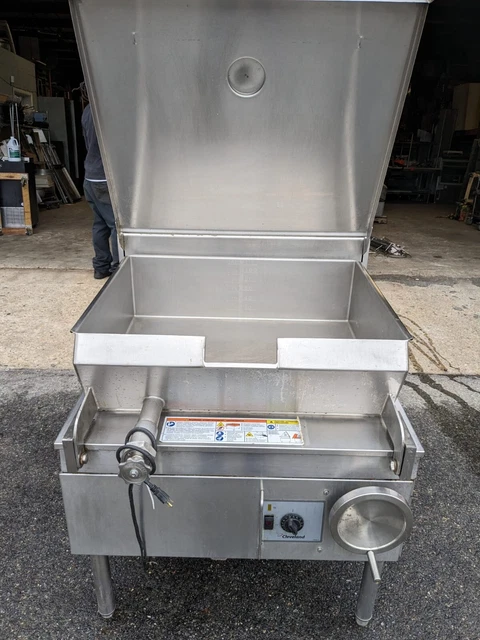 Cleveland Sgl-30-Tr Natural Gas 30 Gallon Open Base Tilting Skillet Braising Pan