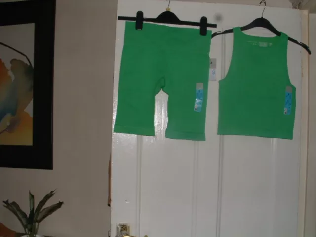 BNWT PRIMARK Green Gym/Work Out Seamless Top/Shorts Set Size Small