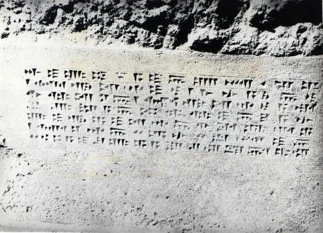 Foto vintage de archivio Rusia,con la Escritura Roja Cuneiforme,1956 ,24x18 CM