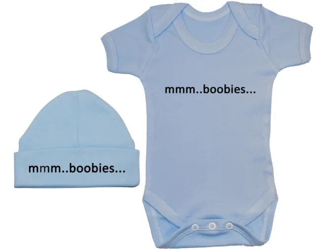 mmm... Boobies Babygrow Body Romper Gilet & Cappello Set Cappello Nuovo Confezione Davvero Ragazza